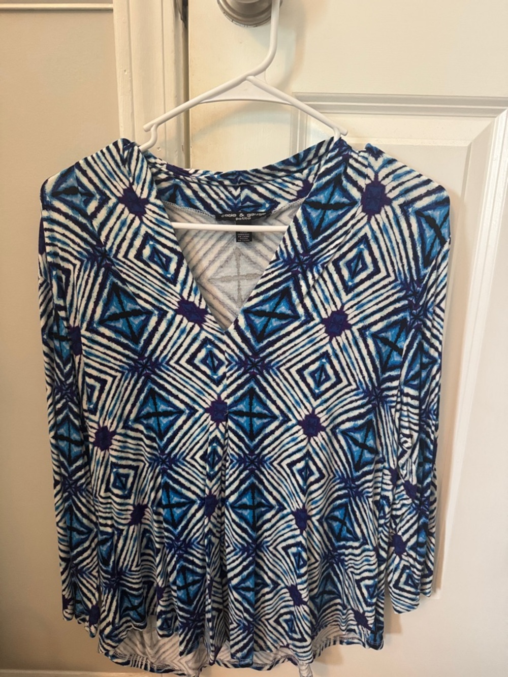 Cable & Gauge Blue, Navy & White Geometric V-Neck Blouse